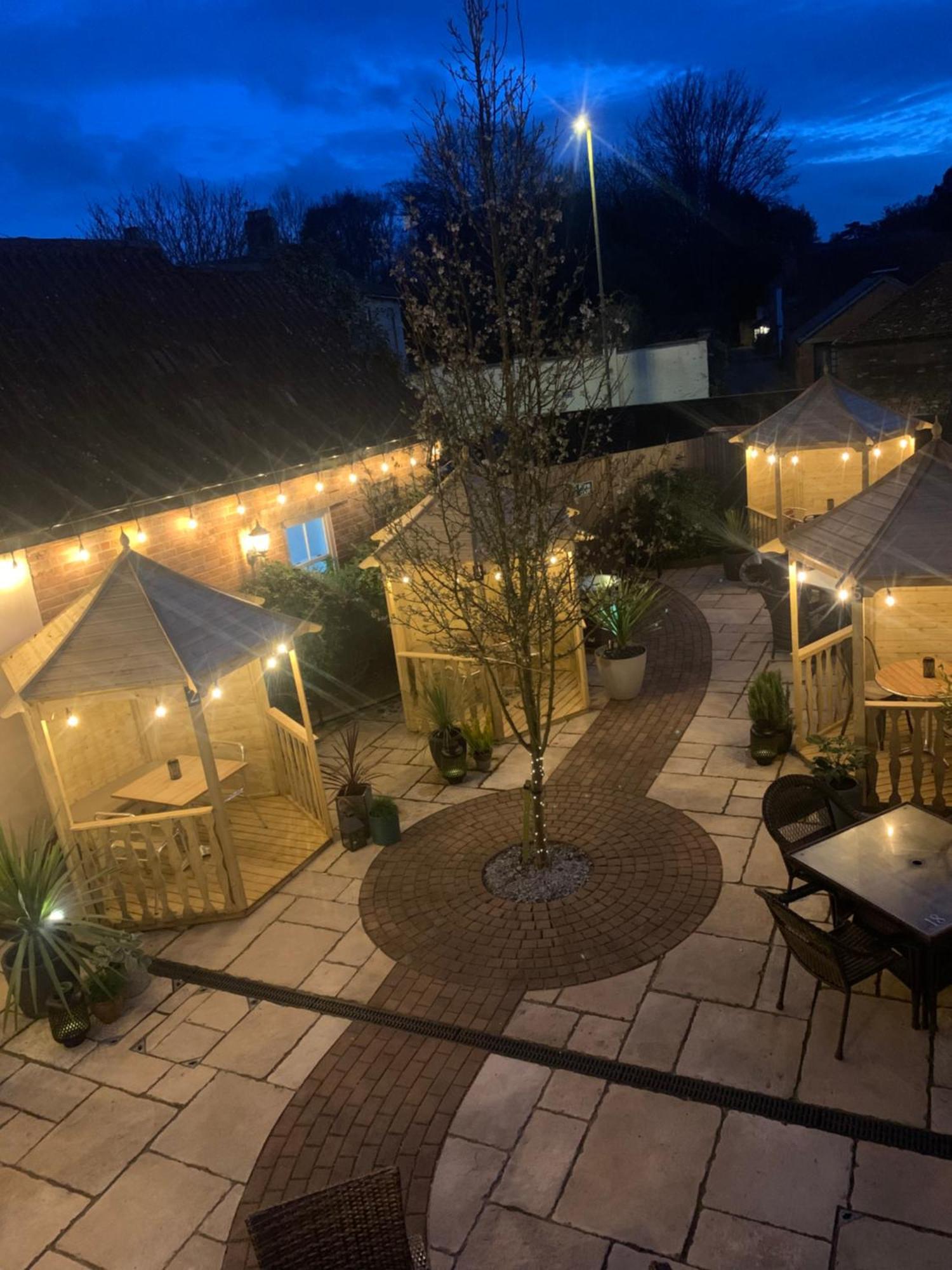 Greyhound Inn Wilton Wilton  Dış mekan fotoğraf