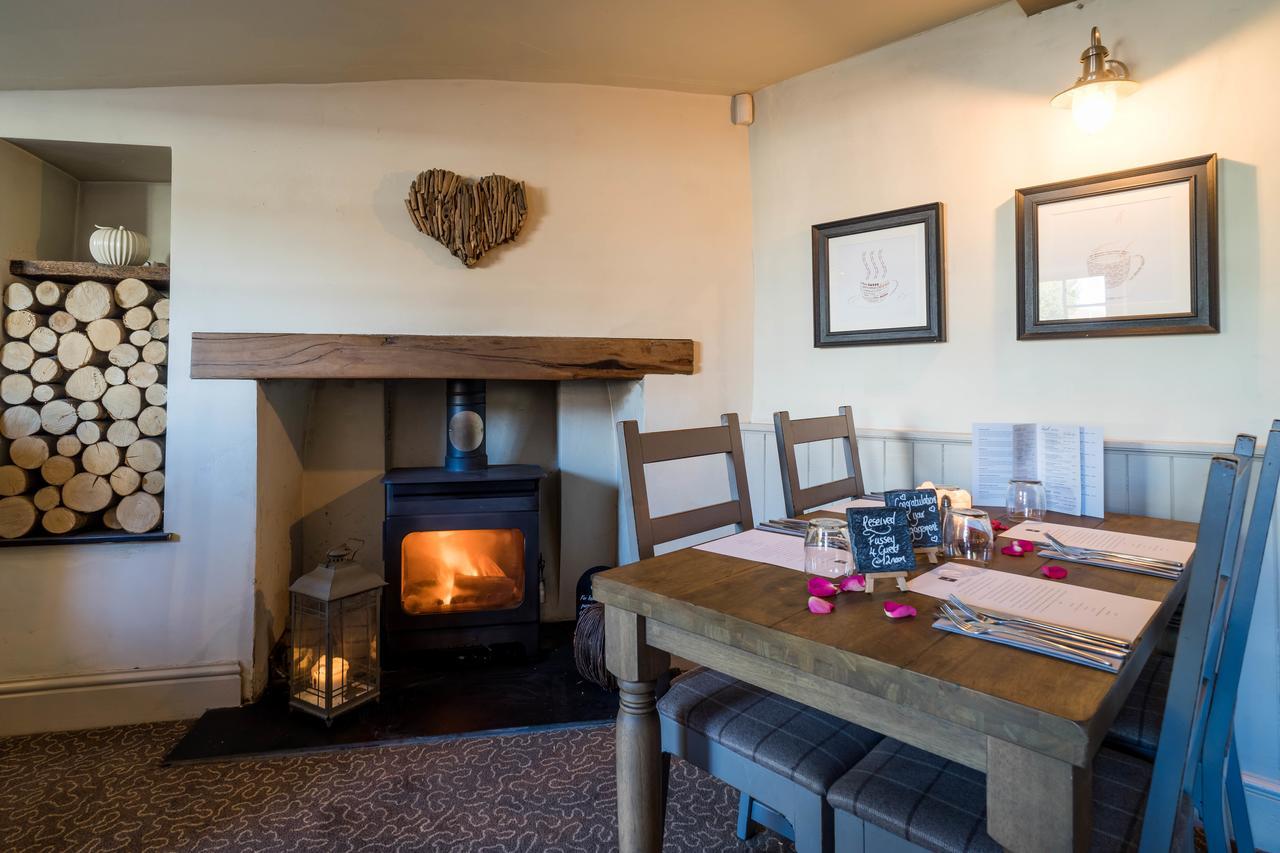 Greyhound Inn Wilton Wilton  Dış mekan fotoğraf
