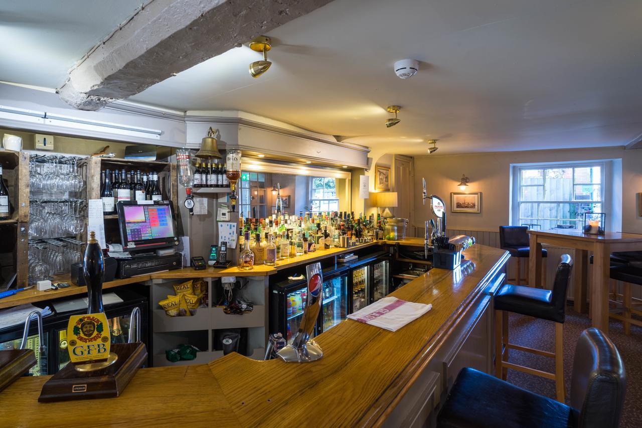 Greyhound Inn Wilton Wilton  Dış mekan fotoğraf
